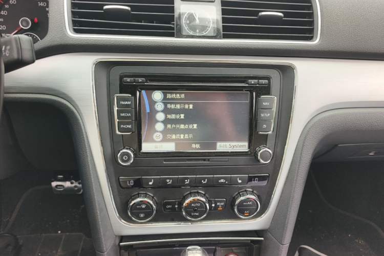 Used Volkswagen Passat 2015 2.0 TSI DSG Prestige Edition Audio And AC Panel