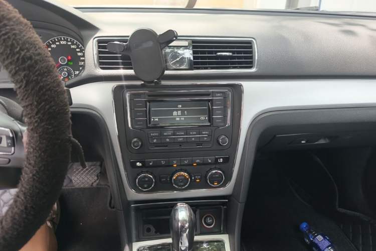 Used Volkswagen Passat 2015 1.8TSI DSG Prestige Edition Audio And AC Panel