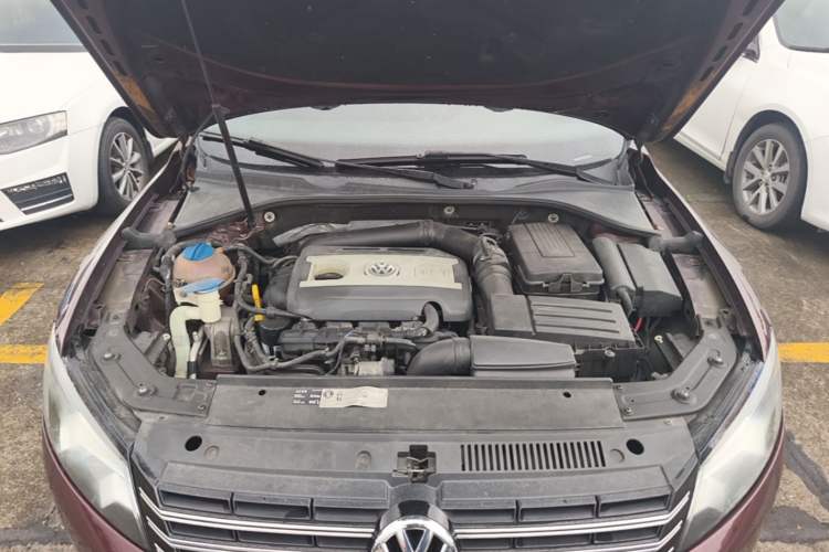 Used Volkswagen Passat 2015 1.8TSI DSG Prestige Edition Engine Bay