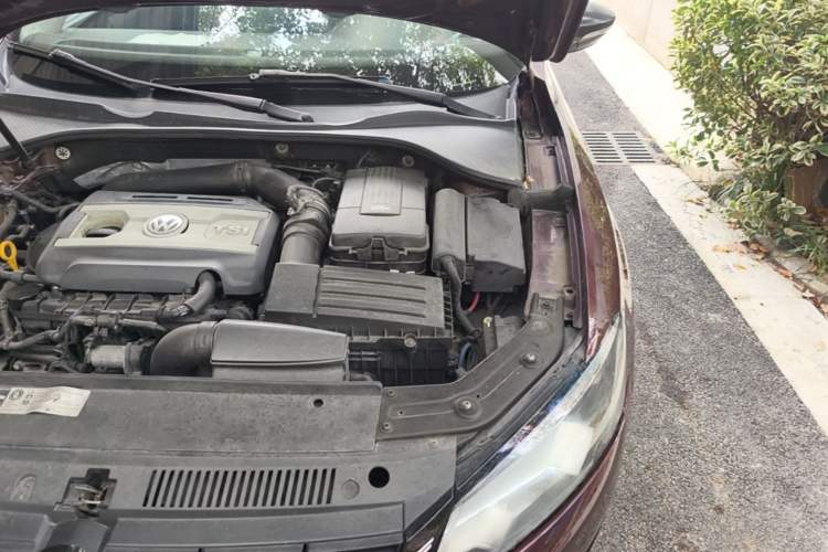 Used Volkswagen Passat 2015 1.8TSI DSG Prestige Edition Engine Bay Left