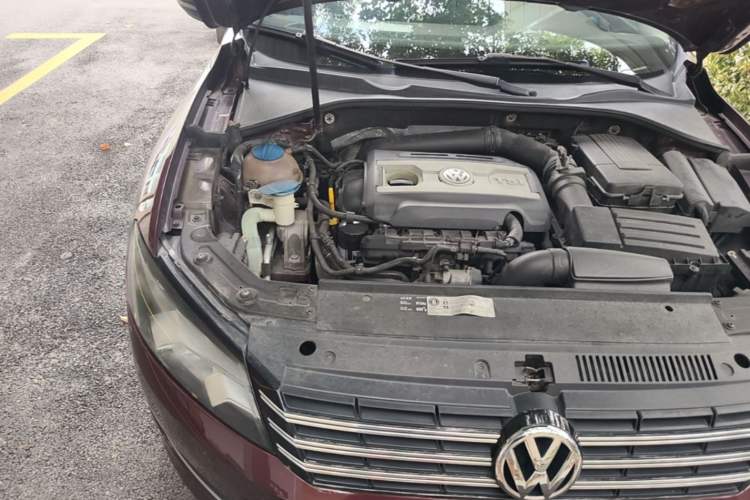 Used Volkswagen Passat 2015 1.8TSI DSG Prestige Edition Engine Bay Right