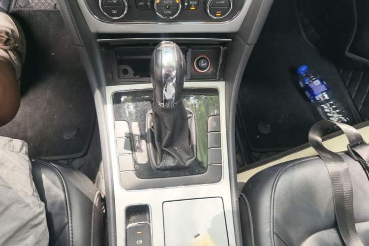 Used Volkswagen Passat 2015 1.8TSI DSG Prestige Edition Gear Lever