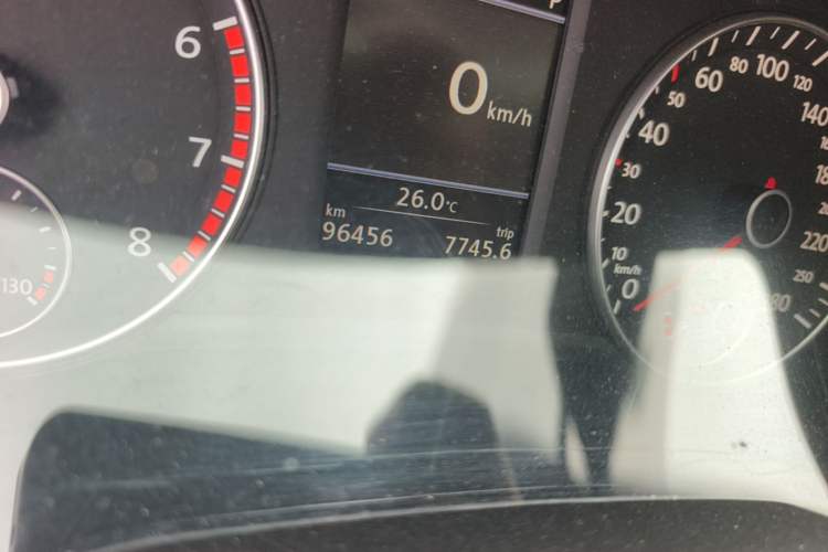 Used Volkswagen Passat 2015 2.0 TSI DSG Prestige Edition Odometer Close Up