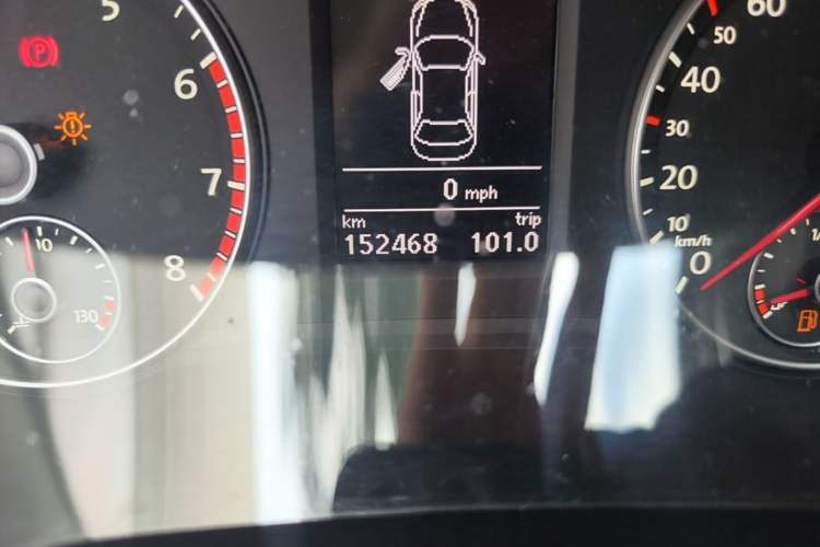 Used Volkswagen Passat 2015 1.8TSI DSG Prestige Edition Odometer Close Up