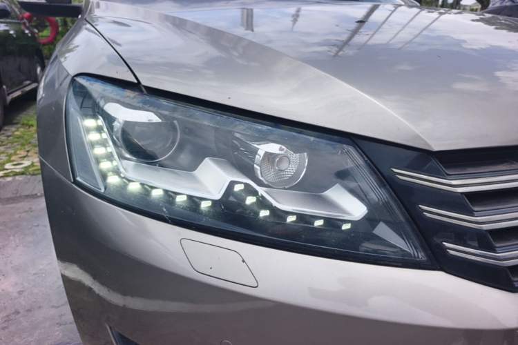 Used Volkswagen Passat 2015 2.0 TSI DSG Prestige Edition Right Front Headlight