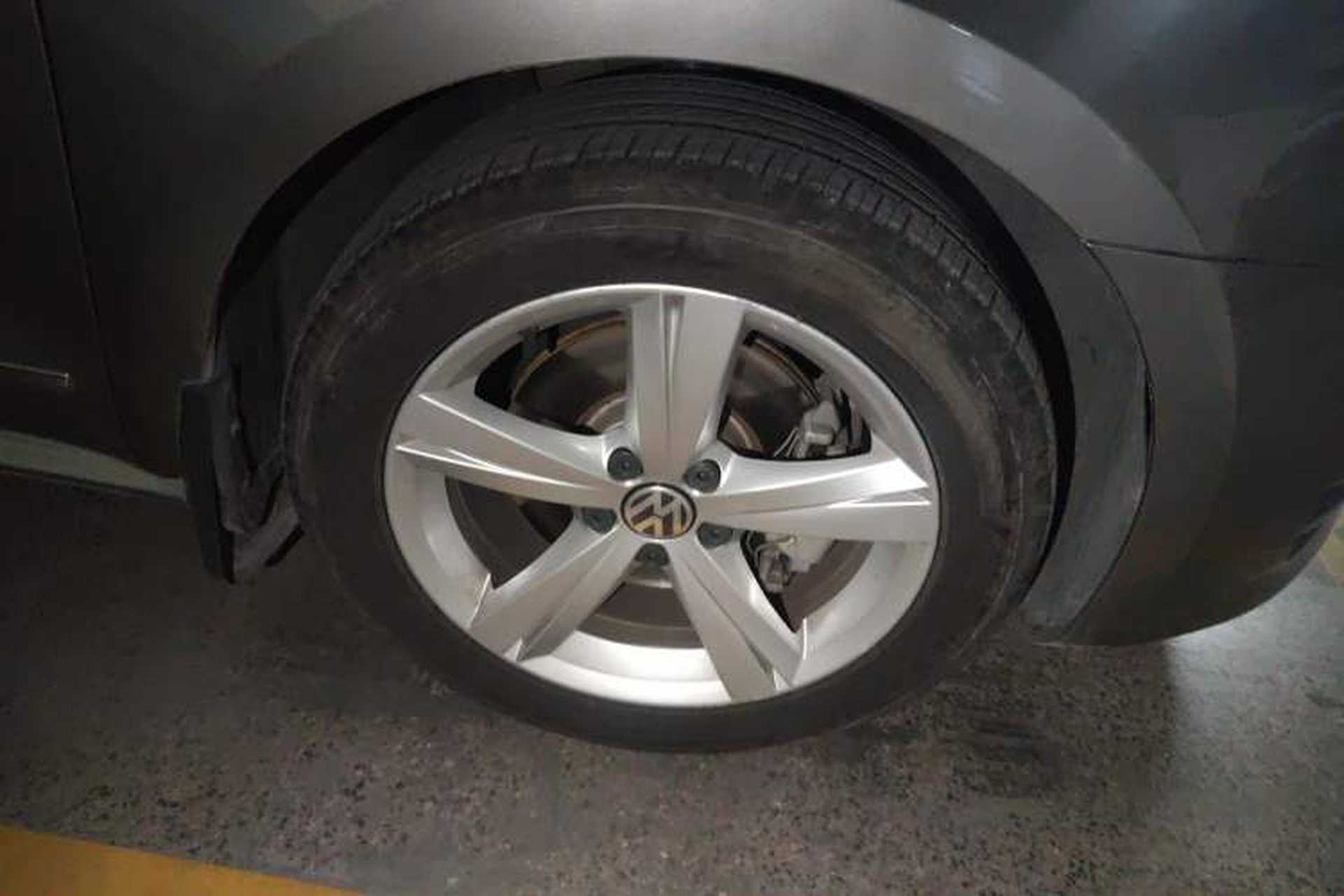 Used Volkswagen Passat 2015 1.8TSI DSG Prestige Edition Right Front Wheel Hub