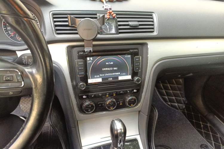Used Volkswagen Passat 2015 1.8TSI DSG Prestige Edition Audio And AC Panel