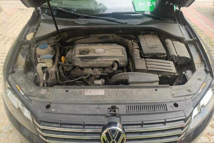 Used Volkswagen Passat 2015 1.8TSI DSG Prestige Edition Engine Bay