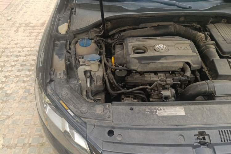 Used Volkswagen Passat 2015 1.8TSI DSG Prestige Edition Engine Bay Right