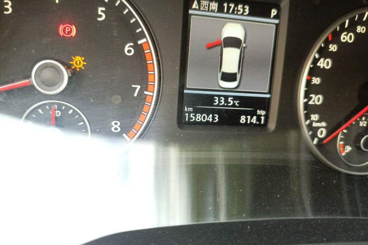 Used Volkswagen Passat 2015 1.8TSI DSG Prestige Edition Odometer Close Up