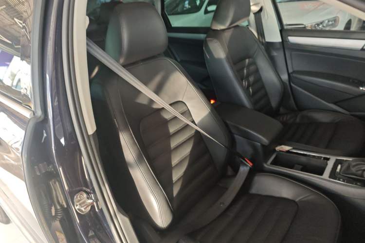 Used Volkswagen Passat 2015 1.8TSI DSG Prestige Edition Right Front Seat