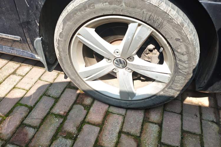 Used Volkswagen Passat 2015 1.8TSI DSG Prestige Edition Right Front Wheel Hub