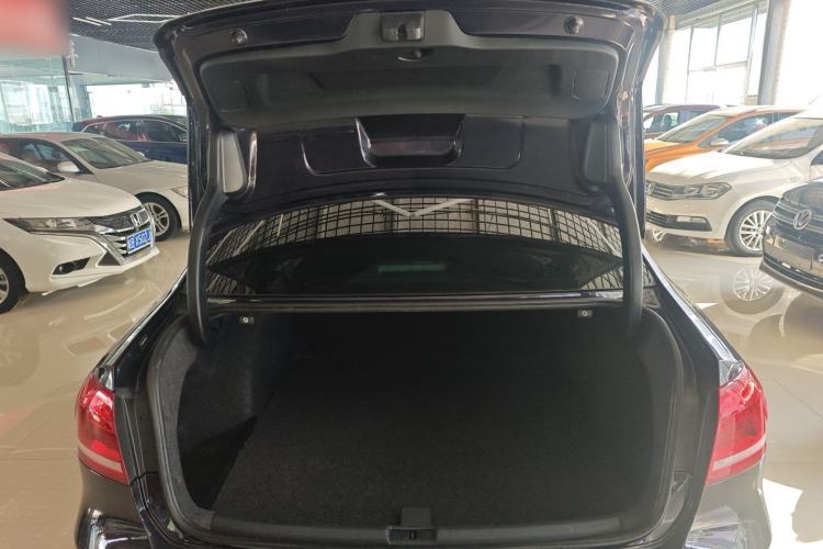 Used Volkswagen Passat 2015 1.8TSI DSG Prestige Edition Trunk