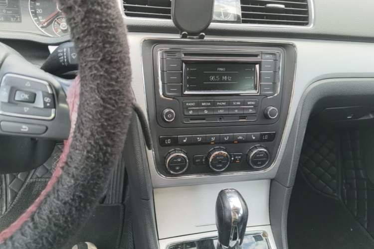 Used Volkswagen Passat 2015 1.8TSI DSG Prestige Edition Audio And AC Panel