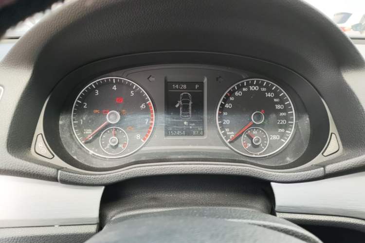 Used Volkswagen Passat 2015 1.8TSI DSG Prestige Edition Instrument Cluster