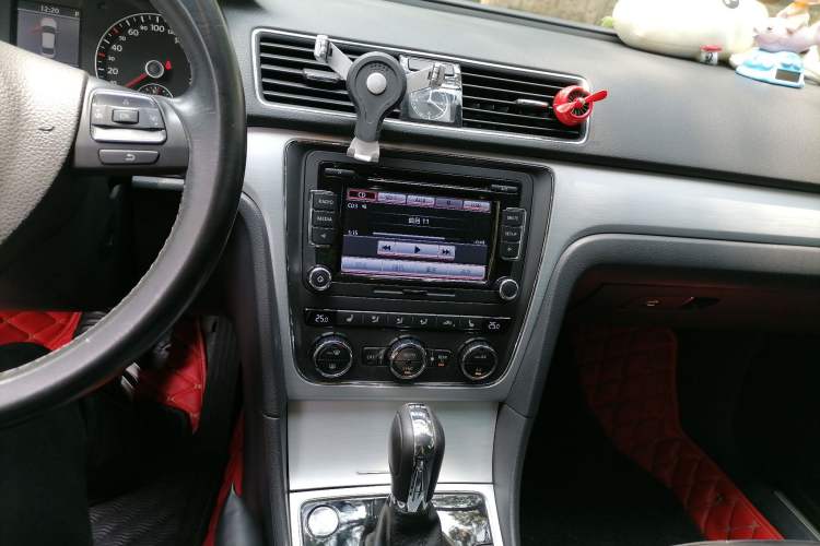 Used Volkswagen Passat 2015 1.8TSI DSG Prestige Edition Audio And AC Panel