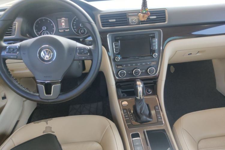 Used Volkswagen Passat 2015 1.8TSI DSG Prestige Edition Center Console