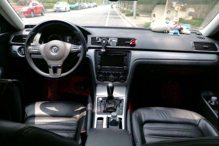 Used Volkswagen Passat 2015 1.8TSI DSG Prestige Edition Center Console