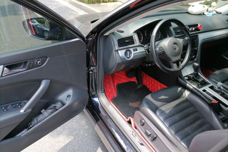 Used Volkswagen Passat 2015 1.8TSI DSG Prestige Edition Driver Seat