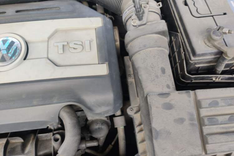 Used Volkswagen Passat 2015 1.8TSI DSG Prestige Edition Engine Bay Left
