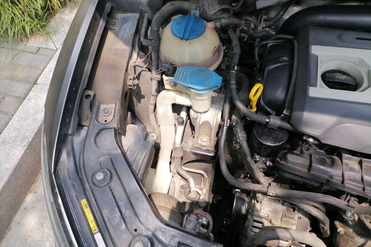 Used Volkswagen Passat 2015 1.8TSI DSG Prestige Edition Engine Bay Right