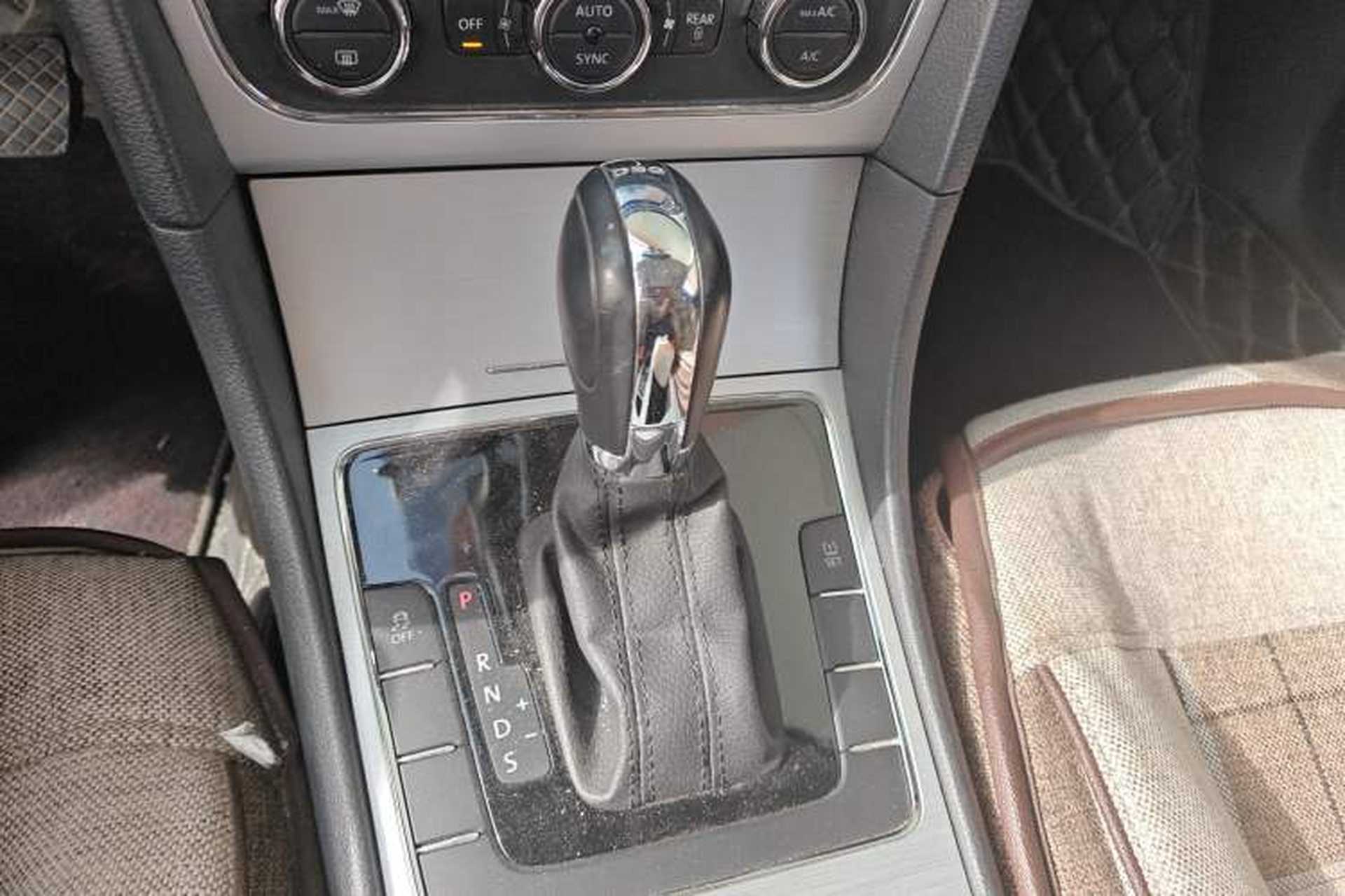 Used Volkswagen Passat 2015 1.8TSI DSG Prestige Edition Gear Lever