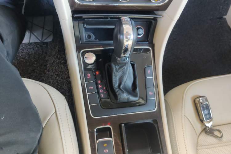 Used Volkswagen Passat 2015 1.8TSI DSG Prestige Edition Gear Lever