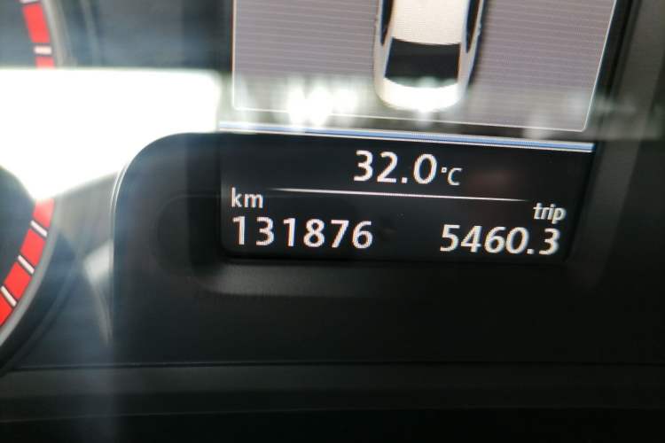 Used Volkswagen Passat 2015 1.8TSI DSG Prestige Edition Odometer Close Up