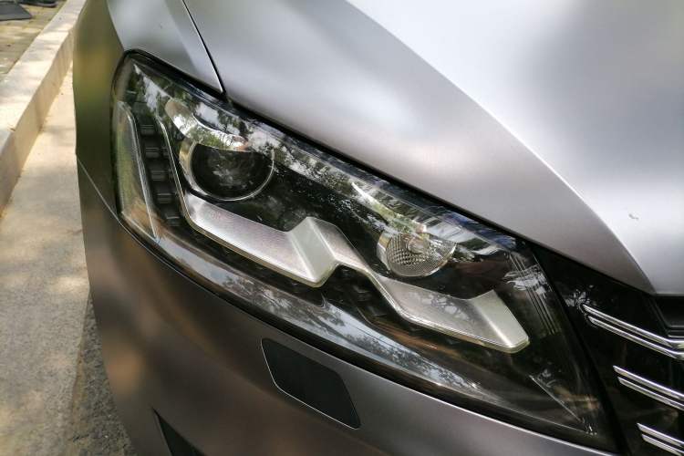 Used Volkswagen Passat 2015 1.8TSI DSG Prestige Edition Right Front Headlight