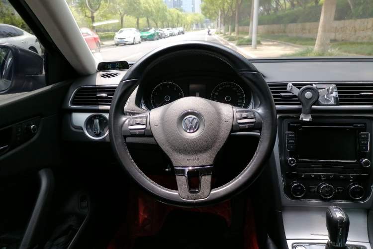 Used Volkswagen Passat 2015 1.8TSI DSG Prestige Edition Steering Wheel