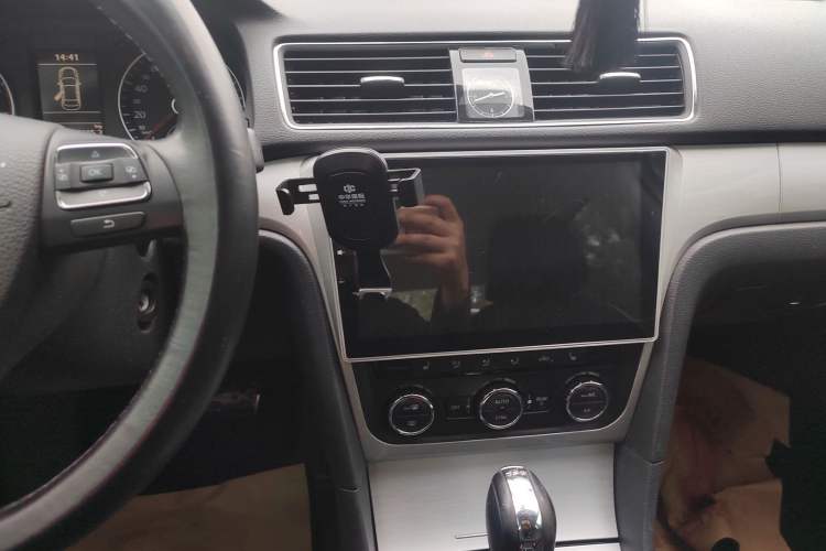 Used Volkswagen Passat 2015 1.8TSI DSG Prestige Edition Audio And AC Panel