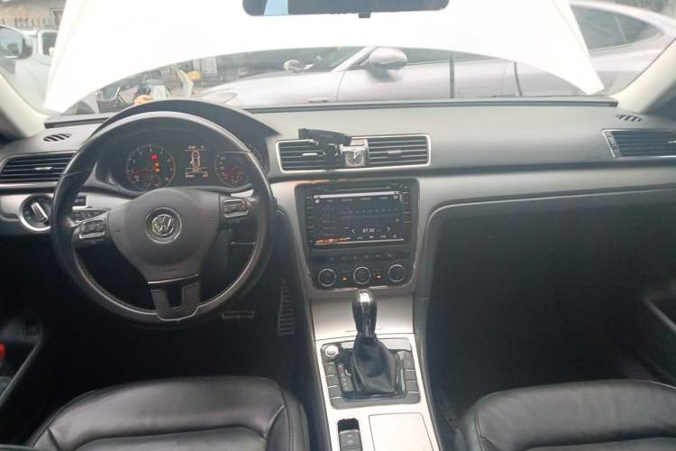 Used Volkswagen Passat 2015 1.8TSI DSG Prestige Edition Center Console
