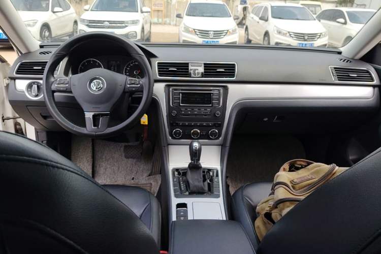 Used Volkswagen Passat 2015 1.8TSI DSG Prestige Edition Center Console