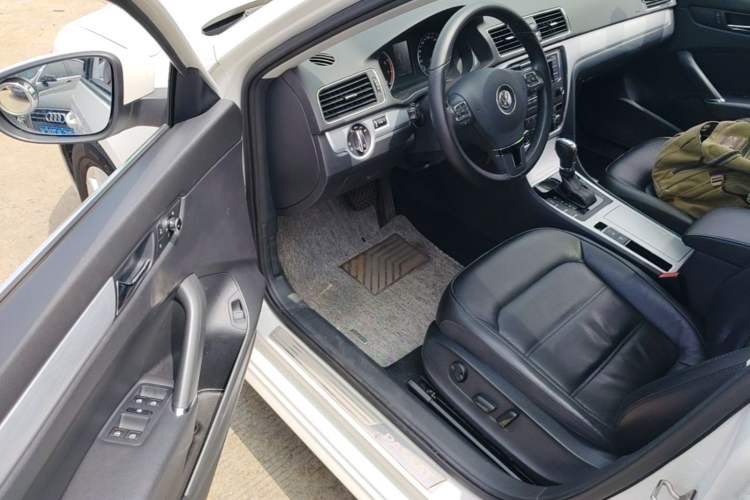 Used Volkswagen Passat 2015 1.8TSI DSG Prestige Edition Driver Seat