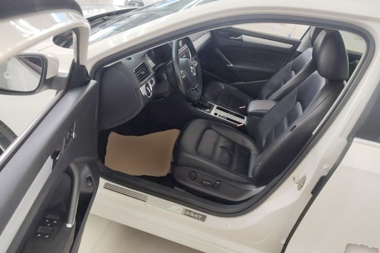Used Volkswagen Passat 2015 1.8TSI DSG Prestige Edition Driver Seat