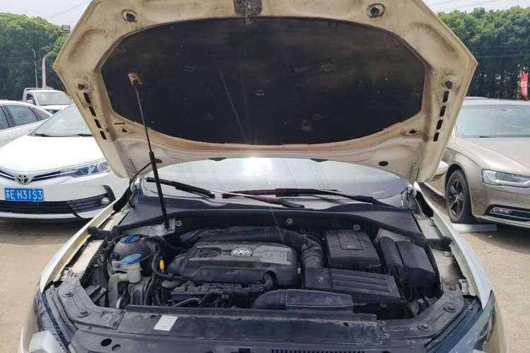 Used Volkswagen Passat 2015 1.8TSI DSG Prestige Edition Engine Bay
