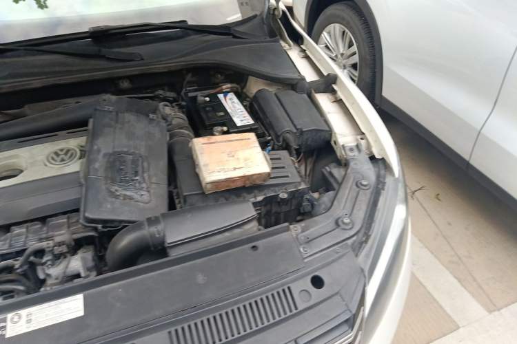 Used Volkswagen Passat 2015 1.8TSI DSG Prestige Edition Engine Bay Left