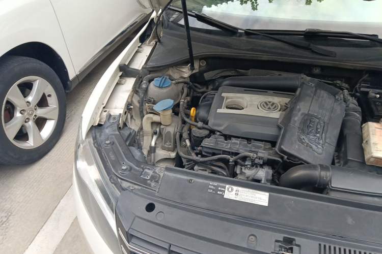 Used Volkswagen Passat 2015 1.8TSI DSG Prestige Edition Engine Bay Right
