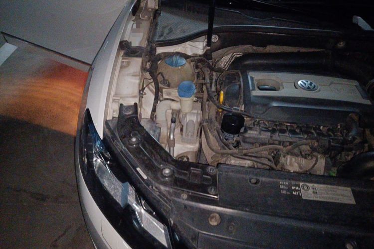 Used Volkswagen Passat 2015 1.8TSI DSG Ultimate Edition Engine Bay Right