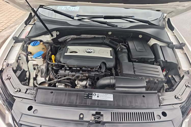 Used Volkswagen Passat 2015 1.8TSI DSG Prestige Edition Engine Bay