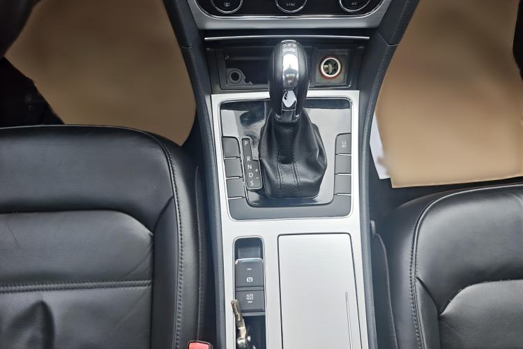 Used Volkswagen Passat 2015 1.8TSI DSG Prestige Edition Gear Lever