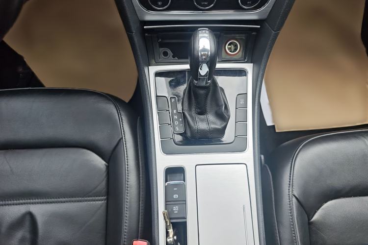 Used Volkswagen Passat 2015 1.8TSI DSG Prestige Edition Gear Lever