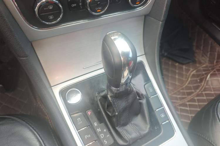 Used Volkswagen Passat 2015 1.8TSI DSG Prestige Edition Gear Lever