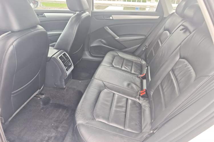Used Volkswagen Passat 2015 1.8TSI DSG Prestige Edition Interior 2