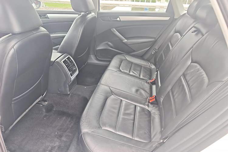 Used Volkswagen Passat 2015 1.8TSI DSG Prestige Edition Interior 3
