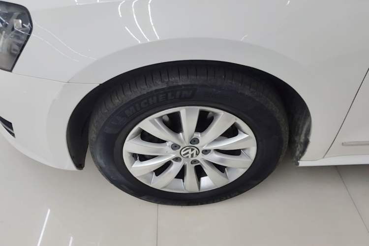 Used Volkswagen Passat 2015 1.8TSI DSG Prestige Edition Left Front Wheel Hub
