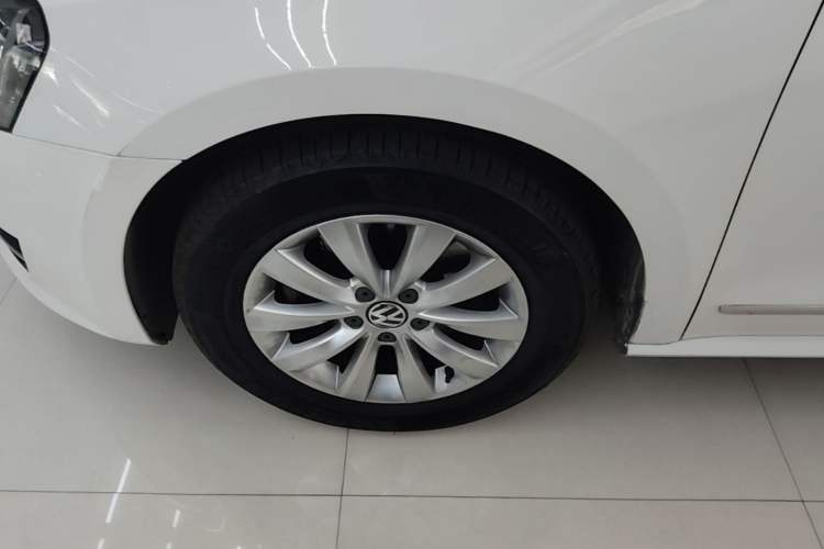 Used Volkswagen Passat 2015 1.8TSI DSG Prestige Edition Left Front Wheel Hub