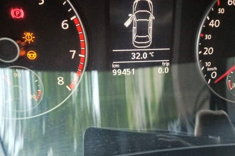 Used Volkswagen Passat 2015 1.8TSI DSG Prestige Edition Odometer Close Up