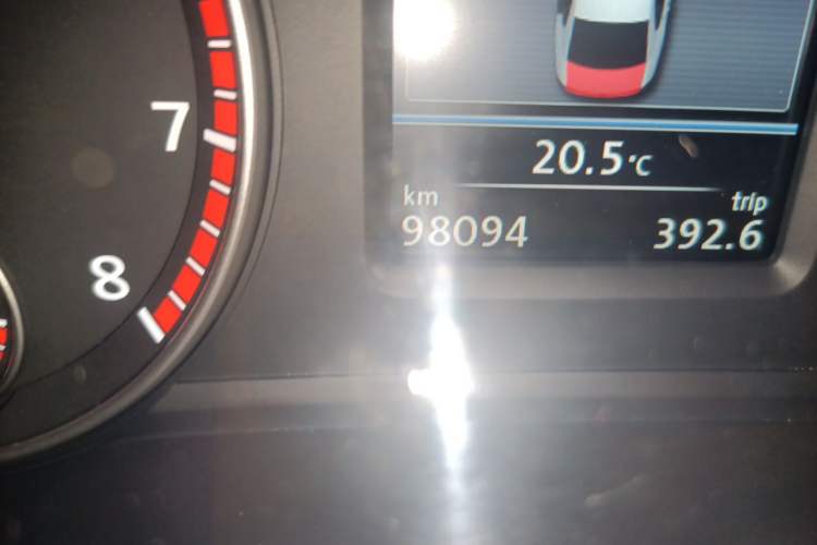 Used Volkswagen Passat 2015 1.8TSI DSG Ultimate Edition Odometer Close Up
