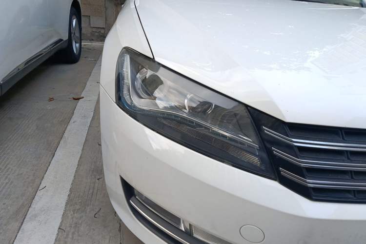 Used Volkswagen Passat 2015 1.8TSI DSG Prestige Edition Right Front Headlight